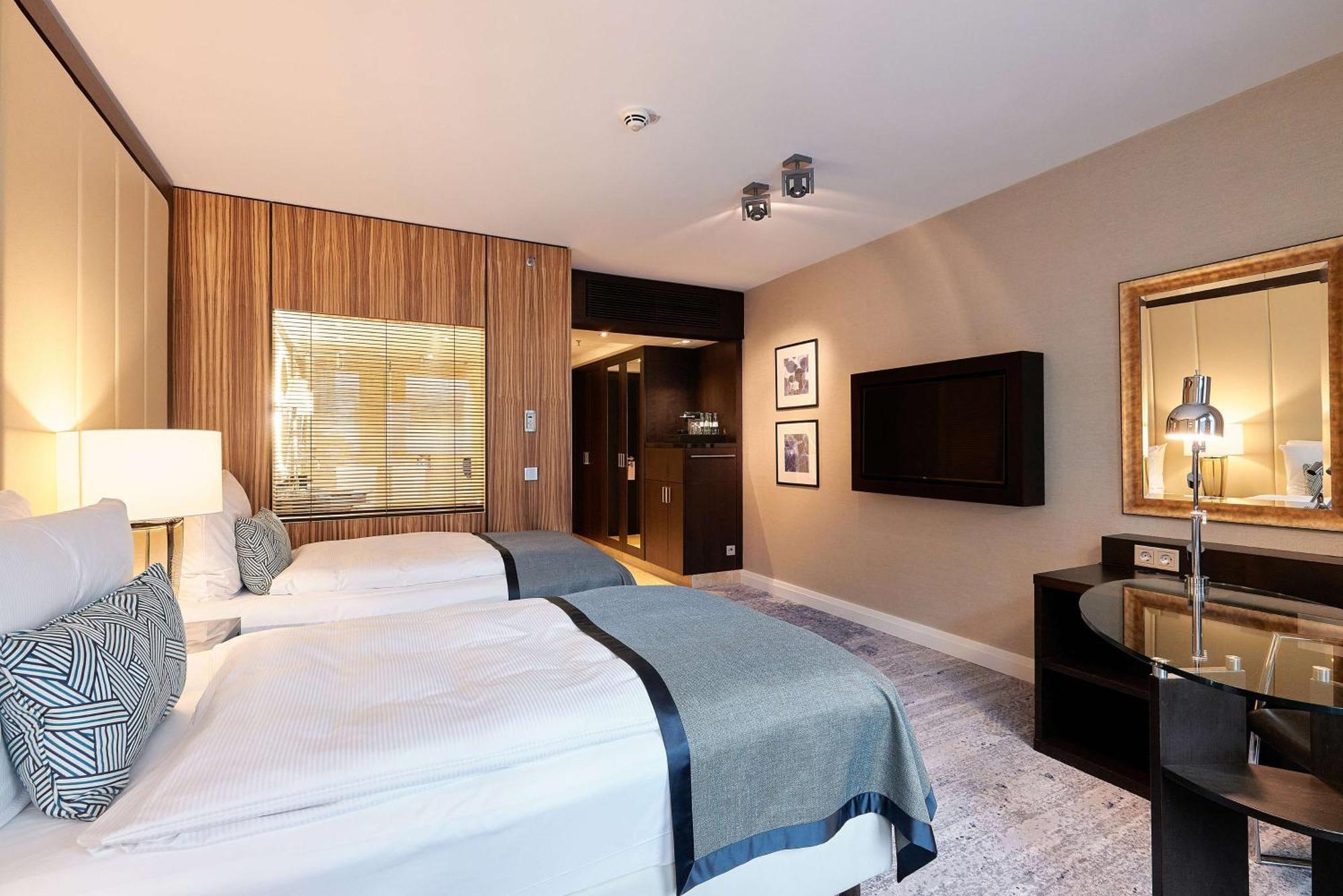 Intercontinental Düsseldorf, An Ihg